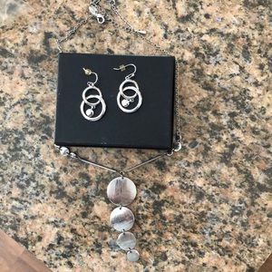 Necklace/earring set